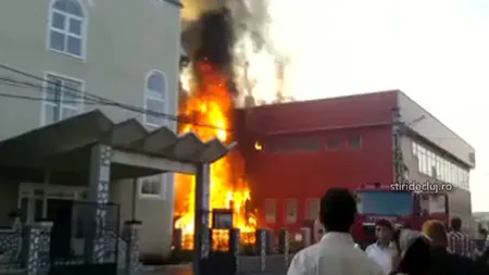 Incendiu de proporţii la un supermarket din Cluj VIDEO