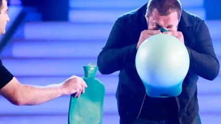 Superman în viaţa reală: Suflă în sticle până când acestea explodează VIDEO