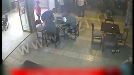 Un MILITAR BEAT a făcut SCANDAL într-un bar din judeţul Iaşi VIDEO