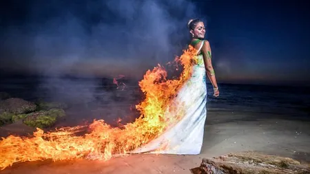 O mireasă noncomformistă şi-a dat foc la rochie, de dragul artei. Vezi cum a stins flăcările VIDEO