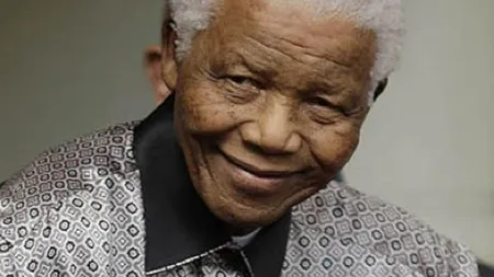 Un portret al lui Nelson Mandela, imprimat pe un zid cu 27.000 de lovituri de pumn FOTO