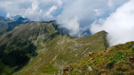 Muntele îşi cere tributul. Un turist străin A MURIT într-o prăpastie din Făgăraş