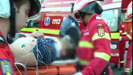 Cinci persoane au fost rănite după ce un microbuz a intrat într-un atoturism, în Suceava