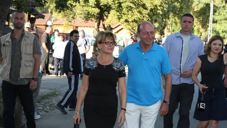 Traian Băsescu a petrecut alături de soţia lui, Maria, la restaurantul Cireşica
