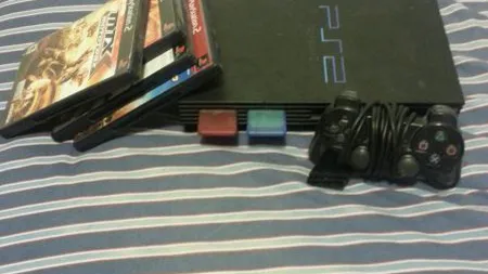 INCREDIBIL: Ce a descoperit un bărbat într-un PlayStation cumpărat de la un târg de vechituri FOTO