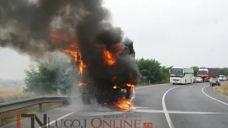 Un camion a luat foc pe o şosea din Timiş VIDEO