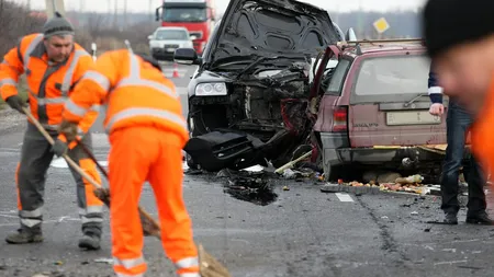 Accident pe DN1 în judeţul Alba. Doi răniţi şi trei maşini avariate