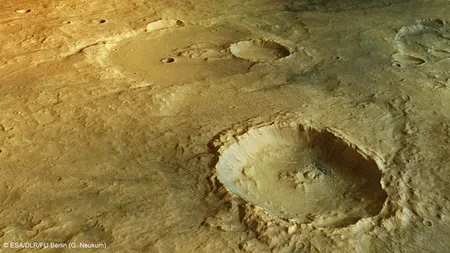 ESA: Relieful de pe Marte, construit de apă şi de erupţii vulcanice FOTO