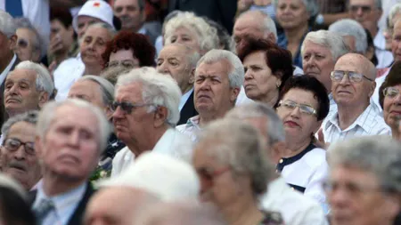 Lovitură GREA pentru pensionari şi veterani. Vezi de ce pot rămâne FĂRĂ transport redus sau gratuit