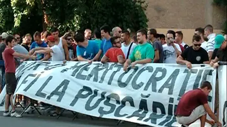 Protest al fanilor Rapid la sediul LPF. 