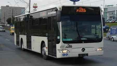 Bucureştenii se topesc de căldură în staţiile RATB, în timp ce sute de vehicule zac în depouri