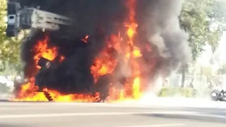 Accident violent în centrul staţiunii Mamaia, după ce un MOTOCICLIST a intrat cu viteză într-o MACARA VIDEO