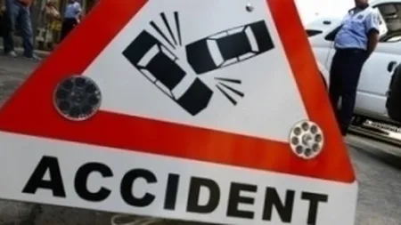 Accident rutier în Vaslui. Şoferul şi alţi trei pasageri au fugit, în timp ce altul a fost abandonat în maşină