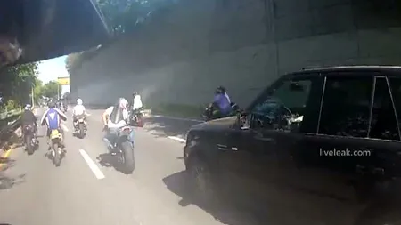 SUA: Mai mulţi motociclişti, călcaţi de maşina de teren la o paradă VIDEO