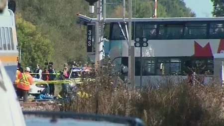 Cel puţin şase morţi la Ottawa, într-un accident între un tren şi un autobuz