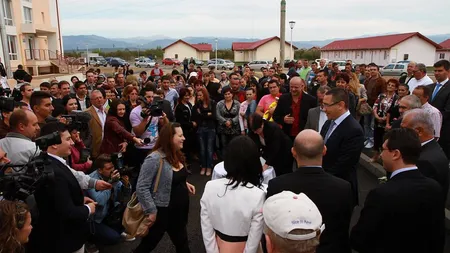 Premierul Victor Ponta a vizitat noile locuinţe ANL pentru tineri din Târgu-Jiu