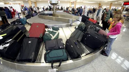 Tragedie într-un aeroport din Spania: Un bebeluş a murit după ce a fost uitat pe banda de bagaje