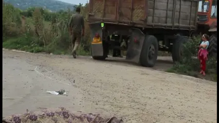 Un adolescent a fost ucis de un tractor în timp încerca să se ascundă de un prieten VIDEO