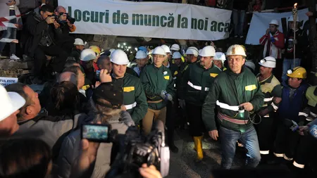 Victor Ponta, în mijlocul minerilor. Imagini inedite, cu premierul la Roşia Montană GALERIE FOTO