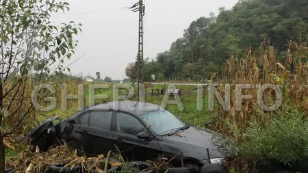 ACCIDENT GRAV în Gherla. Un BMW a rupt un stâlp de înaltă tensiune, mii de oameni au rămas fără curent