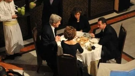 FOTOGRAFIE CONTROVERSATĂ: Kerry a luat cina cu Assad, înainte de izbucnirea războiului civil