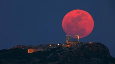 Luna roşie poate fi văzută înaintea echinocţiului de toamnă, în acest weekend FOTO