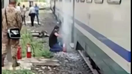 Panică într-un tren care mergea spre Roma: Un vagon a luat foc în mers VIDEO