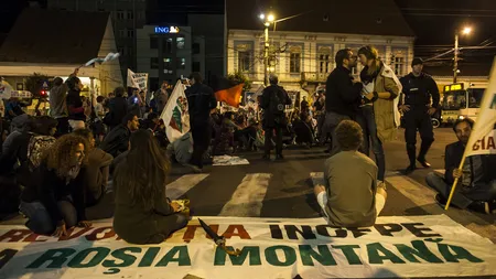 Sute de oameni au protestat, în Capitală, faţă de proiectul de la Roşia Montană