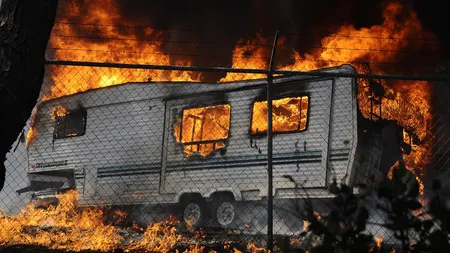 Poliţia a RÂS pe săturate: Hoţii au furat tot şi au dat foc la casă, dar el s-a plâns de un SINGUR LUCRU