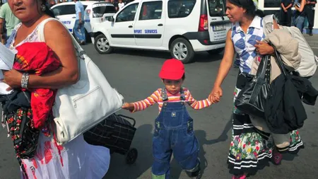 Franţa CEDEAZĂ: Parisul, de acord cu integrarea romilor în ŢĂRILE DE REZIDENŢĂ, nu doar în cele de origine