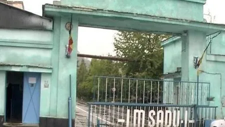 Patru foşti directori de la Uzina Mecanică Sadu şi un magazioner, urmăriţi penal