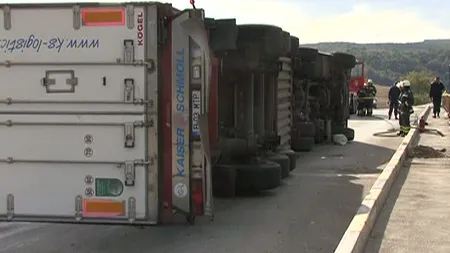 TRAFIC OPRIT în Mehedinţi după ce un TIR s-a răsturnat pe şosea VIDEO