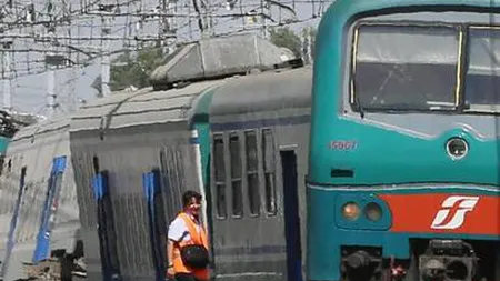 ACCIDENT FEROVIAR ÎN ROMA. Două trenuri de pasageri s-au ciocnit. 13 pasageri sunt răniţi VIDEO