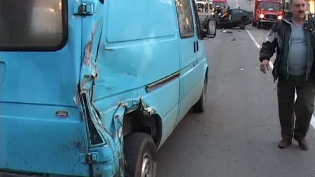 Accident grav în Bistriţa: Un şofer în stare de ebrietate care conducea cu viteză a lovit o camionetă VIDEO