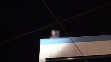 Un bărbat din Tulcea s-a urcat pe clădirea prefecturii, ameninţând că se sinucide