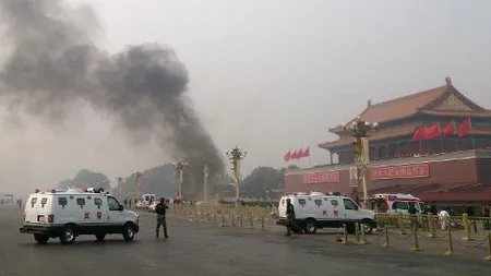 Un vehicul a intrat în mulţime în piaţa Tiananmen, din China: Cinci morţi şi 38 de răniţi VIDEO