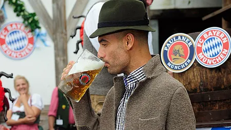 Guardiola, altfel decât îl ştim. Îmbrăcat nemţeşte şi cu halba în mână, la Oktoberfest GALERIE FOTO