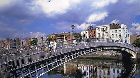 Irlanda va deveni prima ţară care va încheia programul de salvare cu UE şi FMI