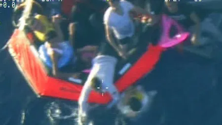 Proporţiile naufragiului din Lampedusa sunt tot mai mari. Numărul morţilor a trecut de 350
