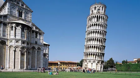 Faimosul turn înclinat din Pisa se... îndreaptă