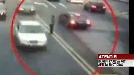 Supravieţuire miraculoasă. A păcălit moartea, deşi a fost lovită în plin de două maşini
