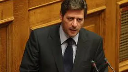 Biroul unui ministru grec a fost incendiat de indivizi mascaţi