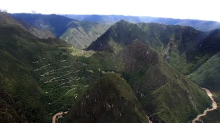 Accident TERIBIL în Peru. Un camion s-a prăbuşit într-o prăpastie. Circa 50 de persoane au decedat