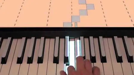 Cum poţi să înveţi să cânţi la pian cu ajutorul unui proiector VIDEO