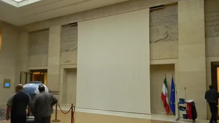 Negocierile între UE şi Iran, la un pas de a fi compromise de un bărbat culcat pe spate, cu SEXUL la vedere