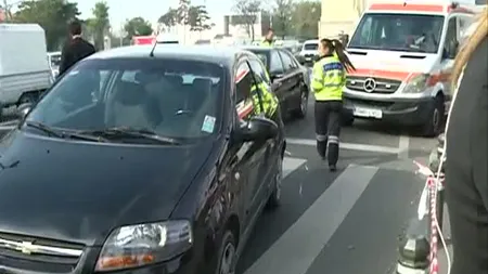 ACCIDENT în Capitală. Doi copii şi bunica lor, loviţi de un autoturism pe trecerea de pietoni VIDEO