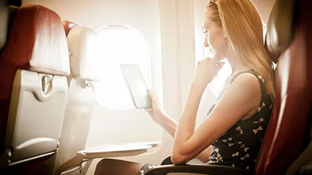 Aparatele electronice vor putea fi folosite la bordul avioanelor în Europa pe întreaga durată a zborului