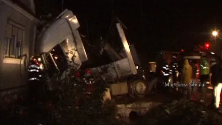 ACCIDENT GRAV în Sibiu. Un TIR a intrat în trei case VIDEO