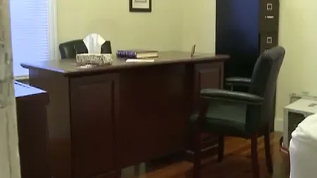 NOROC CHIOR: A găsit o MICĂ AVERE într-un birou cumpărat de pe net VIDEO