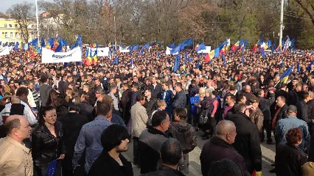 MITING de amploare la Chişinău. Moldovenii cer menţinerea legăturii cu Uniunea Europeană